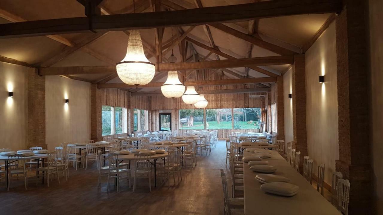 Pensión Le Manoir Du Thouron Saint-Sulpice (Oise)