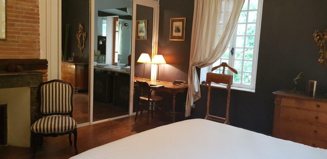 Pensión Le Manoir Du Thouron