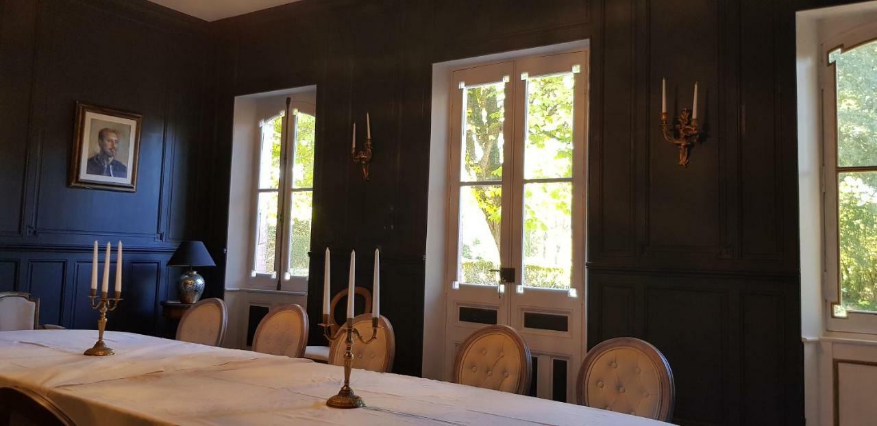 Le Manoir Du Thouron Pensión *